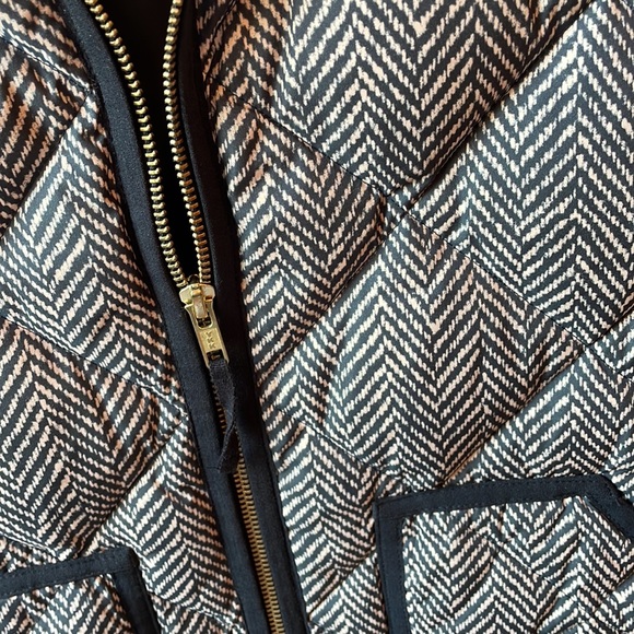 J. Crew Women’s quilted puff vest, size XS, black/off-white herringbone print - Picture 4 of 4